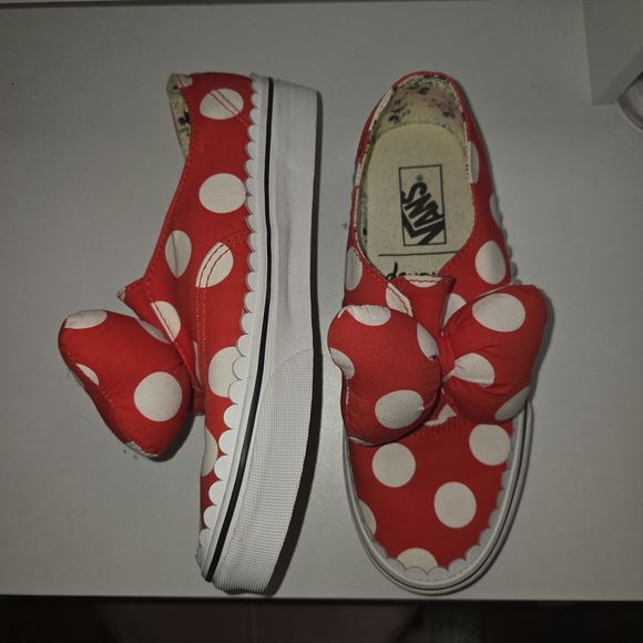 Vans + Disney Minnie Bow Sneakers - Picture 2 of 7